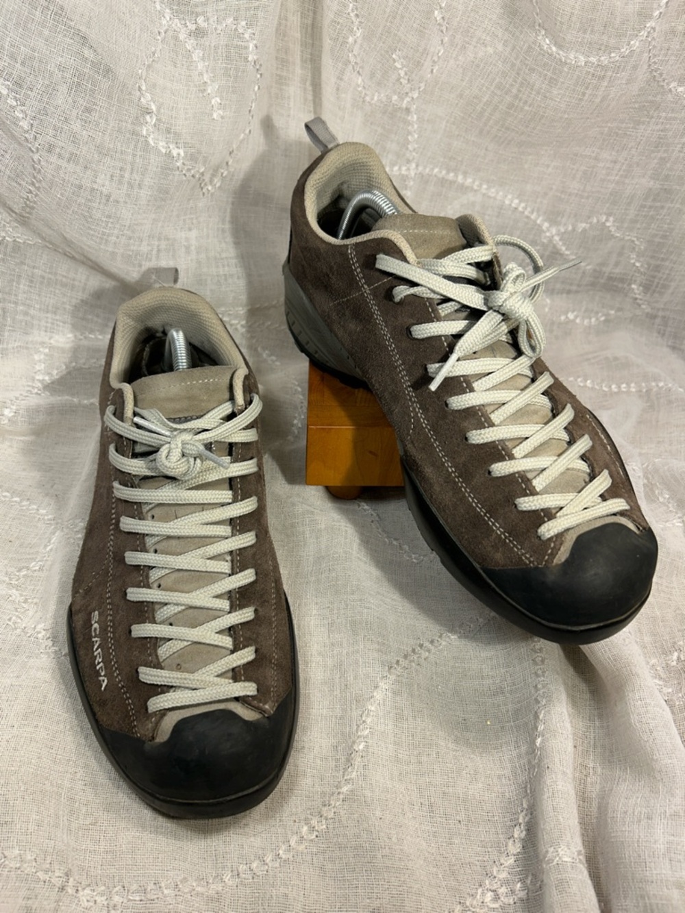 Scarpa approach leather shoes